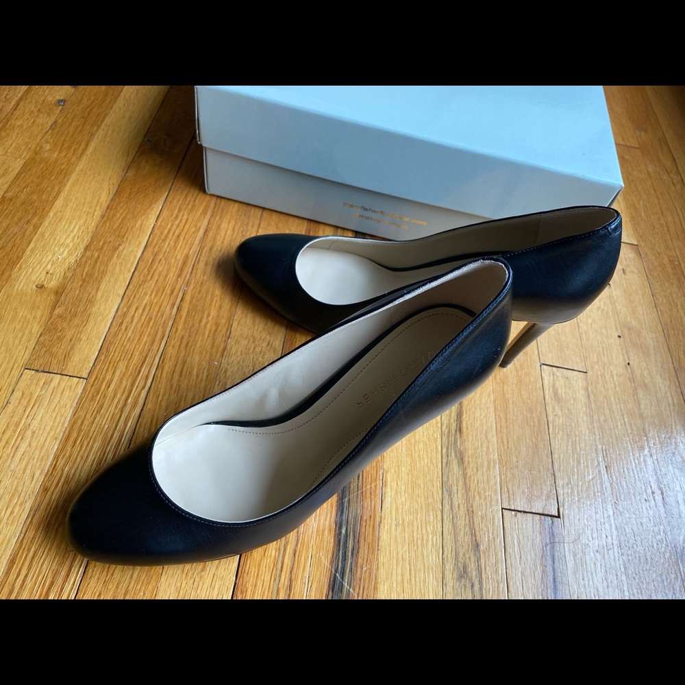 Round Toe Marc Fisher black leather pumps 3.5 in height Sz 7.5 EUC in box 📦 👠